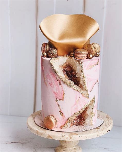 Duchess Cakes And Bakes στο Instagram A Tall Beau 🌸 Wedding Cakes