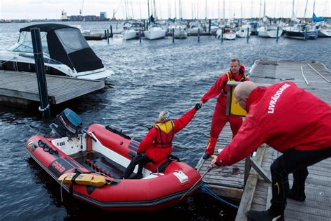 Båtolycka I Hamn Tre Personer Uppges Saknade