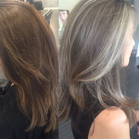 Sweeping sections of highlights are blended seamlessly in among other. As 25 melhores ideias de Transition to gray hair no ...