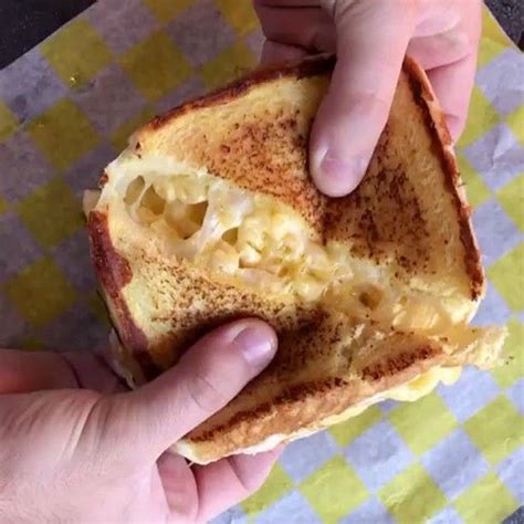 The Best Foods To Eat In Chicago Cheesie S By Campus Food Truck Downtown Food Chicago