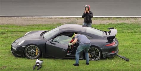 Ignorant Porsche 911 Gt3 Driver Crashes On Track Keeps On Failing