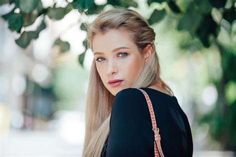 Professional hairstyles for greasy hair. 15 Super Quick and Easy Hairstyles for Greasy Hair