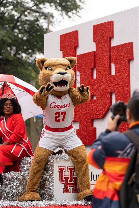 University Of Houston On Twitter Rain Didnt Stop This Parade Happy