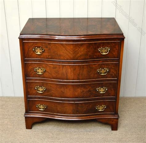 Mahogany Serpentine Front Chest Of Drawers Antiques Atlas