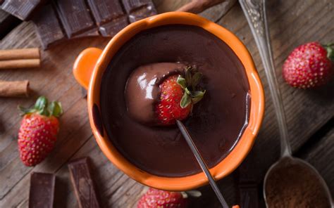 receitas irresistíveis para quem ama a combinação de morango com chocolate