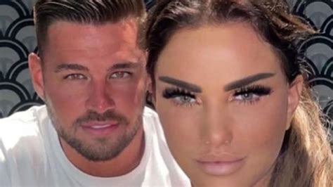 Katie Price Reveals Her Relationship Status After Jetting On Holiday With Carl Woods The Irish Sun