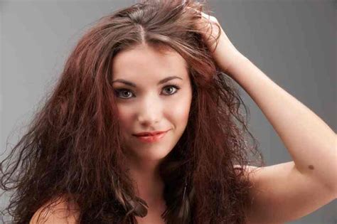 Cómo quitar el frizz del cabello liso naturalmente