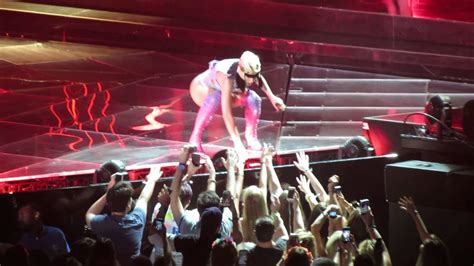 Katy Perry Performing I Kissed A Girl Prismatic World Tour Tampa Fl Youtube