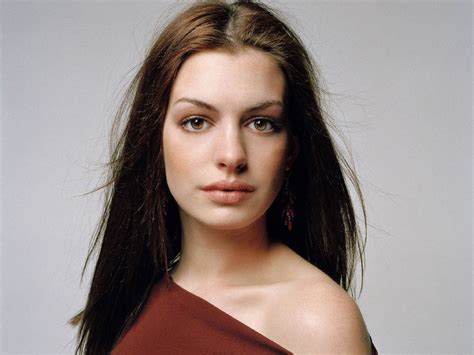 Amazing Anne Hathaway Wallpapers Pictures