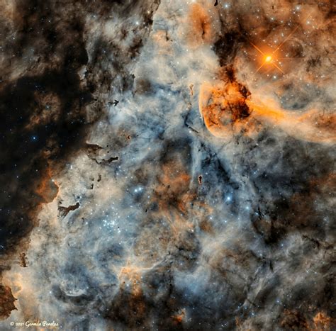 The Keyhole Nebula And Mystic Mountain In The Carina Nebula — Aapod2com