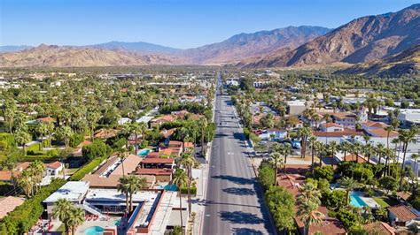 Una Guía Para Visitantes Para Explorar El Centro De Palm Springs Ca