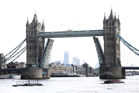 Londons Tower Bridge Gets Stuck Open For 2nd Time In A Year Reuters