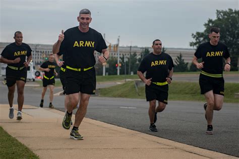 How The Army Runs