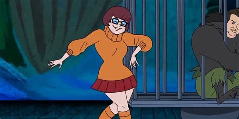Scooby Doos Cut Velma And Daphne Kiss Confirmed By Sarah Michelle Gellar