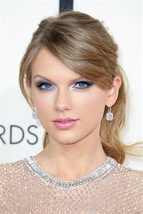 Grammys Beauty Taylor Swifts Silver Streak And Playful Ponytail