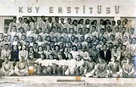 Köy enstitüleri, ilkokul öğretmeni yetiştirmek üzere 17 nisan 1940 tarihli ve 3803 sayılı yasa ile açılmış okullardır. Köy Enstitüleri: Türkiye'nin özgün eğitim modeli - İndigo ...