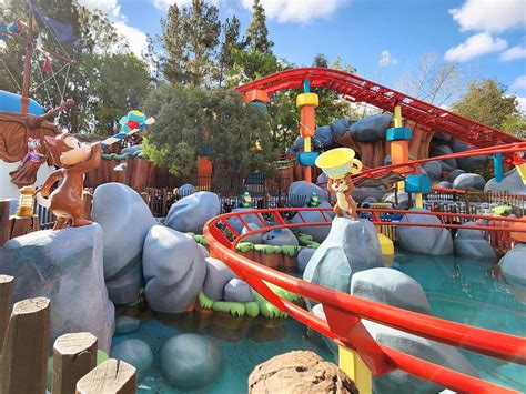 Guide Chip ‘n Dales Gadgetcoaster Debuts At Mickeys Toontown With
