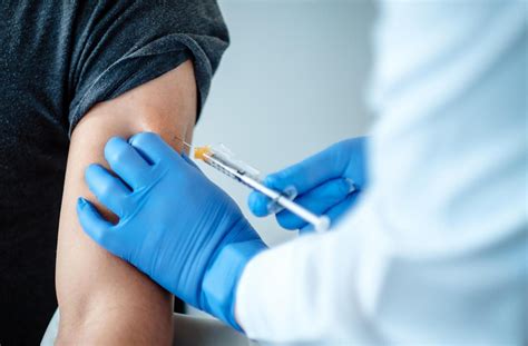 Pour ces deux raisons, le vaccin pfizer ne semble pas adapté à une vaccination de masse a nommé récemment un « m. Vaccin Covid-19: ce qu'il faut savoir sur les effets ...