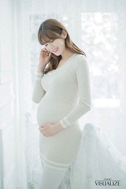 Pregnant Jung Ga Eun Dazzles In Her Recent Gorgeous Pictorial