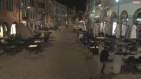 Intanto si discute di possibile nuovo picco contagi a settembre. Nuova stretta: debutta la zona bianca in Italia