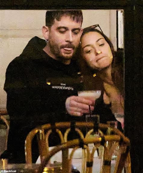 G Eazy 33 Cuddles Up To Then Plants A Kiss On His New Girlfriend Model Jenaye Noah 26 Daily