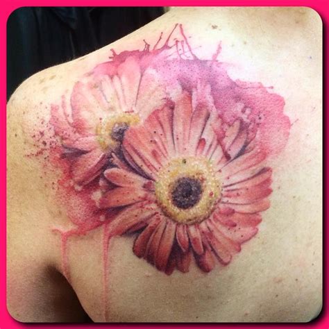 36 Beautiful Watercolor Tattoos From The World S Finest Tattoo Artists Foot Tattoos For Women