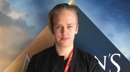 Sam skarsgård, eija skarsgård, gustaf skarsgård, bill skarsgård, alexander skarsgård. Valter Skarsgård Height, Weight, Age, Body Statistics ...