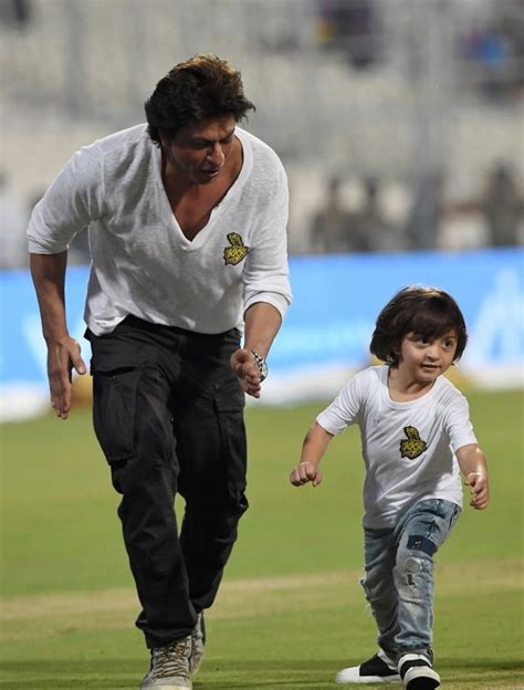 Films en vf ou vostfr et bien sûr en hd. Watch: Shah Rukh Khan and son AbRam Khan race post-Kolkata ...