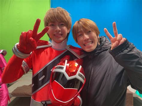 Kamen rider saber (仮面ライダーセイバー/聖刃, kamen raidā seibā) is a japanese tokusatsu drama and the current entry of toei company's kamen rider series. 【仮面ライダーセイバー】JAEの出演者情報が更新!キラメイ ...