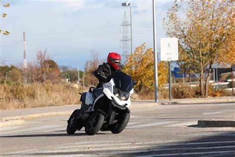 Prueba Quadro4 La Moto Suv De Cuatro Ruedas Para El Carnet B Motos Autobild Es