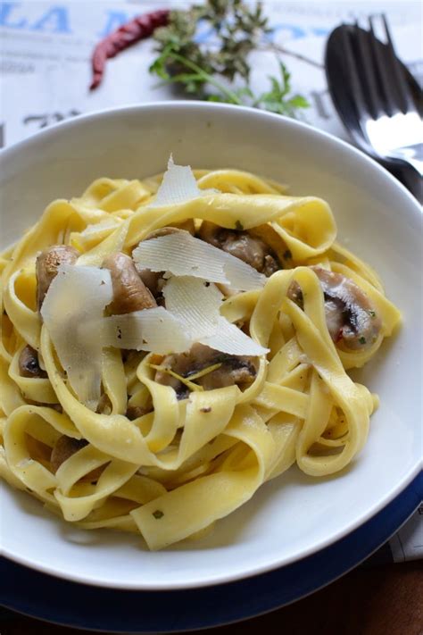 Poivrons jaunes aux oignons, préparation très peu calorique qui stimule le transit intestinal grâce la richesse en fibres de ces deux légumes. Tagliatelle champignons poivron origan - Hum, ça sent bon ...