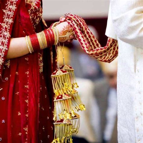 Polisi menahan 1 tesangka pelaku penipuan. Punjabi Couple Wallpaper - HD | Picture gallery free download | Traditional indian wedding ...