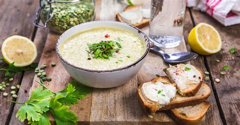 Il fut lancé en 1962 par l'union nationale interprofessionnelle des légumes de conserve (unilec) pour la promotion, notamment par le biais. Recette - Soupe de pois cassés au bouillon de légumes | 750g