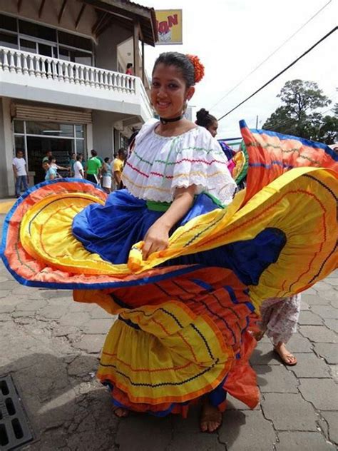 Los juegos tradicionales se han transmitido de generación en generación y vienen a ser una herramienta fundamental para que los niños y niñas demuestren sus destrezas y habilidades así como también para restaurar los lazos de amistad entre amigos compañeros y vecinos. Celebracion 25 de Julio - Anexion del Partido de Nicoya ...