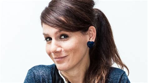Fatma taşpinar ile randevulaşmak için adres bilgilerindeki telefonları kullanmanızı rica ederiz. "Ik geloof niet in foute kleren" | De Morgen