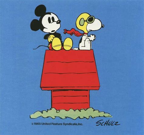 Mickey Mouse And Snoopy Snoopy Pictures Snoopy Charlie Brown And Snoopy