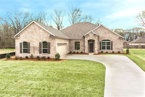 View belden brick's product catalog online at www.beldenbrick.com to see available brick colors, sizes and technical information. Beautiful house with light brown brick exterior along with ...