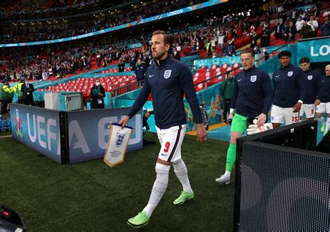 منتخب انجلترا نجح في التأهل للدور ثمن النهائي بعدما نجح في احتلال صدارة المجموعة الرابعة برصيد 7 نقاط، حيث حقق منتخب الأسود الثلاثة الفوز ضد كلًا من. هاري كين يعلق على استبداله أمام اسكتلندا ويصرح: أصبحنا ...