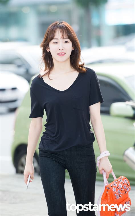 서현진 톱스타뉴스 포토뱅크 Simple Outfits Seo Hyun Jin Fashion