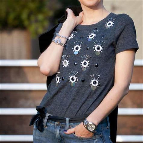 From creating a pattern to adding the finishing touches, you will be sporting to kick off this diy, trace a sweatshirt you already have to create a pattern. 16 DIY Dazzling Embellished Clothes - Super & Fast Ideas ...