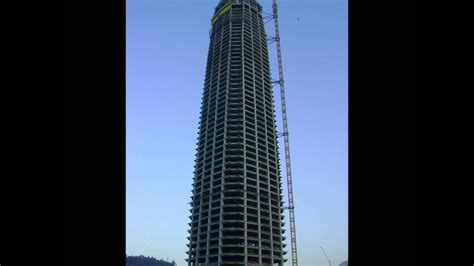 Lamentablemente un nuevo suicidio en costanera center, a un día de comenzar nuevamente una cuarentena y con largas filas de personas queriendo ingresar, hombre habría saltado desde el cuarto piso. Costanera Center en plena obra Enero 2012 - YouTube