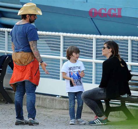 ► chi è rossano laurini, il compagno di vanessa incontrada e padre di suo figlio isal► in molti apprezzano le sue doti di conduttrice e soprattutto di. Vanessa Incontrada, felicità è… giocare col compagno ...