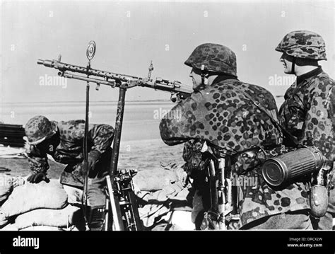 World War Two Machine Gun Hi Res Stock Photography And Images Alamy