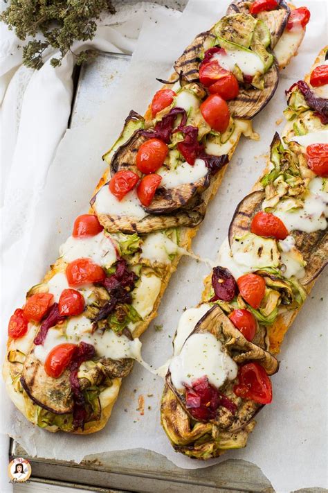 La cucina di angelo è colorata, allegra, con un richiamo frequente alle ricette di una volta. CROSTONI DI PANE con verdure grigliate: #zucchine # ...