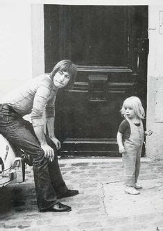 Charlie with daughter seraphina, during the exile on main street sessions. Keith Richards & kids | Keith richards, Rolling stones ...