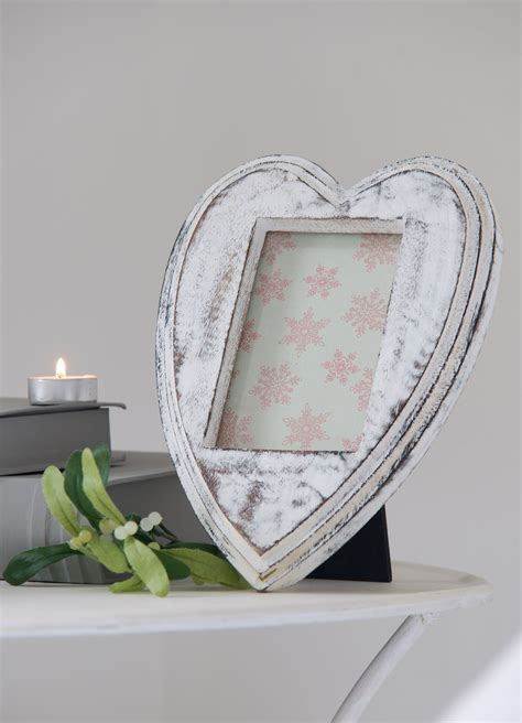 Retreat Home Heart Shape And Aperture Picture Frame 6 X 4