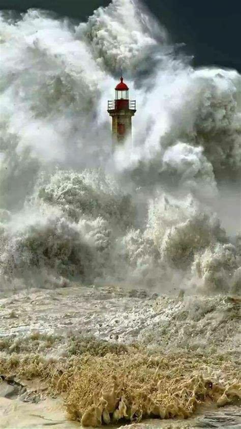 Mich Waves Up Against Lighthouse Amazing Nature Beautiful Places