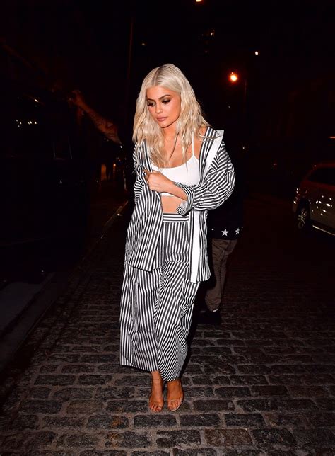 Reality television series keeping up with the kardashians. Kylie Jenner 9/7/16 | Hudgens, Wellen, Figur