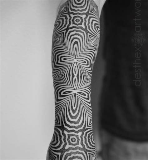 Super psychedelic morphing optical art... one of my favorites of 2016