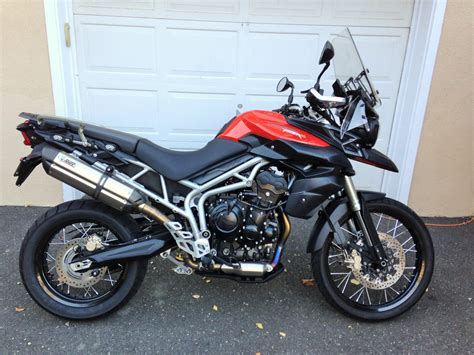 The engine produces a maximum peak output power of 94.00 hp (68.6 kw) @ 9300 rpm and a maximum torque. 2011 Triumph Tiger 800 XC ABS